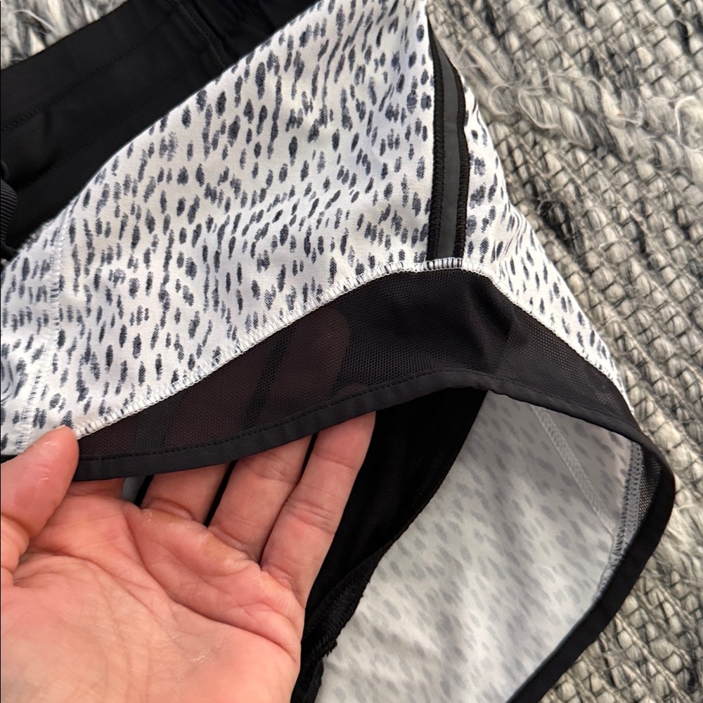 EUC Lululemon Size 4 Hotty Hot Shorts - Picture 2 of 7
